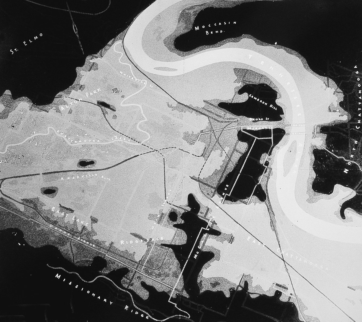 TVAnews's tweet photo. The damage caused by The Great Flood of 1917 in Chattanooga was catastrophic. While 2020 has been the wettest year on record, our system of dams allows us to manage the Tennessee River and its tributaries river to keep this type destruction at bay! #TBT https://t.co/kd0CiEQxmw