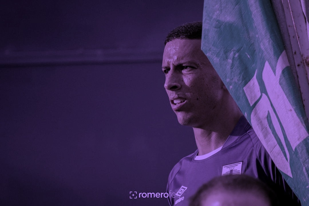 La Voz del Tuerto (@lavozdeltuerto) on Twitter photo ¡Gran noticia para cerrar el 2020!
Kevin Méndez, una de las figuras de Defensor Sporting en la temporada, llegó a un acuerdo para renovar su vínculo con el club hasta Diciembre de 2021.
¡Vamos, <a href="/KevinMendezz10/">Kevin Mendez</a>! 💪🏼💜 ¡Gran noticia para cerrar el 2020!
Kevin Méndez, una de las figuras de Defensor Sporting en la temporada, llegó a un acuerdo para renovar su vínculo con el club hasta Diciembre de 2021.
¡Vamos, <a href="/KevinMendezz10/">Kevin Mendez</a>! 💪🏼💜