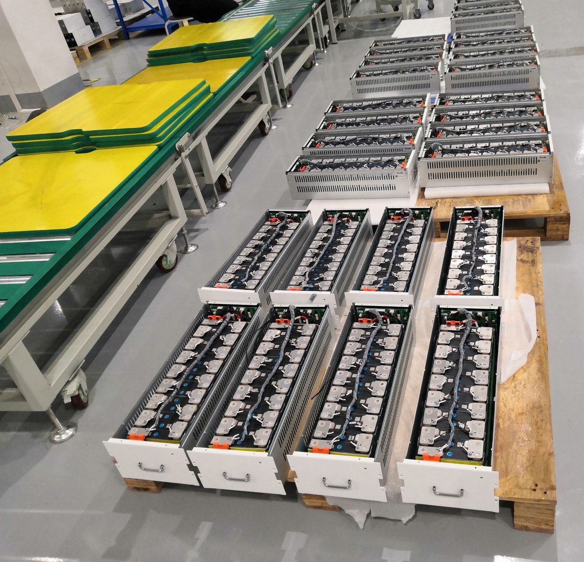 Eloncity_io's tweet photo. Battery line of iCAN NetZero Plus
#Eloncity #POMCube #energy #EnergyStorage #BatteryStorage #solarpower #solarpanels #NetZero #energyautomation #iCAN #renewableenergy #homebattery #energysystem #greenenergy #solarplusstorage #SustainableEnergy #iCANNetZeroPlus #EnergyTransition https://t.co/iW7BwSEkzk