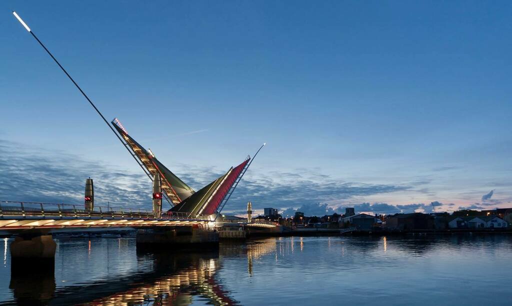 Crossing over.

✨Wishing everyone a happy and healthy New Year✨

We’ve been inspired and touched at how our team and collaborators pulled together to adapt to the whirlwind of changes. We hope that this air of support will continue into 2021 and beyo… instagr.am/p/CJd6mkShN6Q/