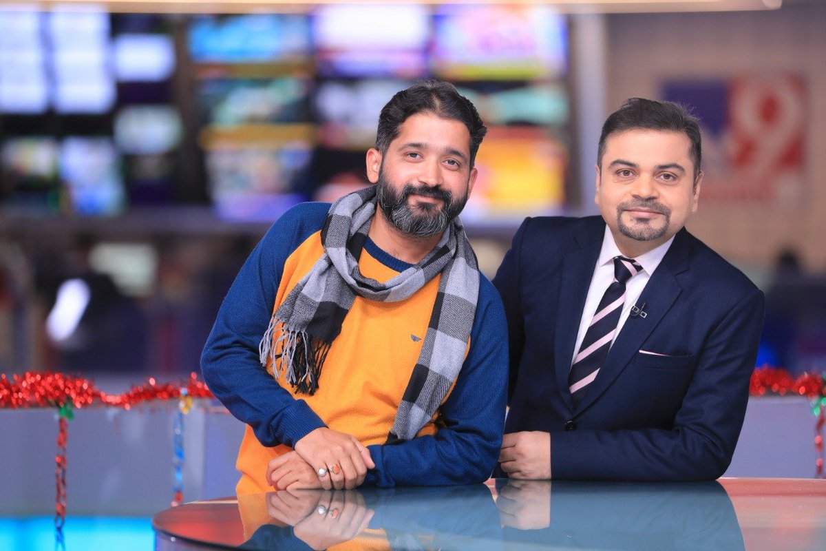 abhisheknilmani's tweet image. कंधे पे जो &apos; हाथ &apos; है, वो विश्वास का प्रतीक है 
जो &apos; मुस्कुराता &apos; चेहरा है वो प्यार का प्रतीक है..और तमाम खिलखिलाते शख्सियत, इस भरोसे के प्रतीक हैं कि ये बंधन नया जरूर है, पर अटूट है, अभिन्न है, अद्भुत है @santprai @dineshgautam1 @vivekbajpai84 @utkarshs88
#2020Wrapped
#2021year