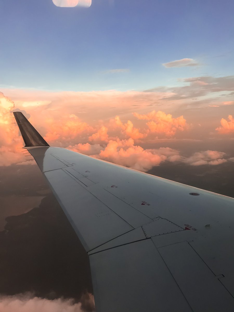 dothanairport's tweet photo. And just like that, the sunsets on 2020 👋🌅✈️ #FlyDothan #FlyDelta #LoveDothan #VisitDothan https://t.co/YEWKmuBjeA