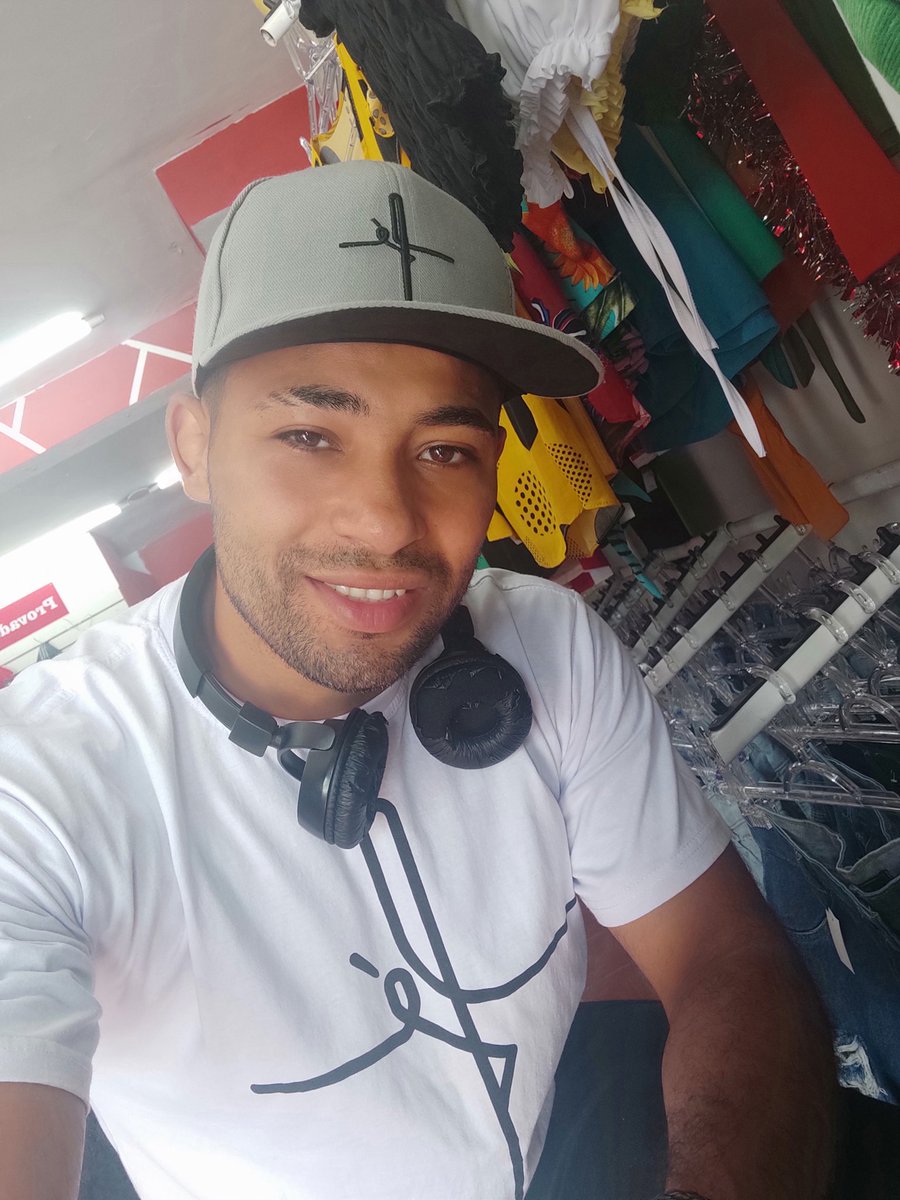 wesleysoul's tweet photo. Feliz ano novo patriotas, com fé em Deus 2021 será um ano bem melhor!
Que a direita e os conservadores juntem força além do Twitter para que nosso país possa seguir em frente derrotando a esquerda podre! #juntossomosmaisfortes #Quevenha2021 #FechadoComBolsonaro https://t.co/jrHlwsytj3
