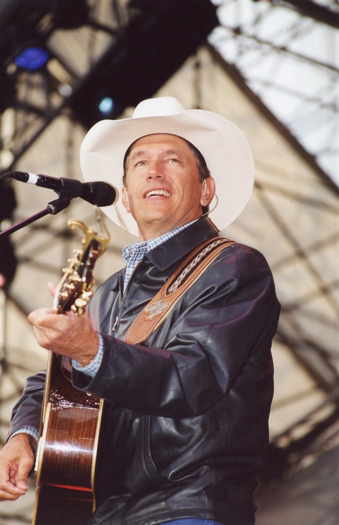 Ten Strait Hits is the third compilation album by George Strait, released on this day in 1991. It features all of Strait's singles from 1988-1990. Which tune is your favorite off this record? 💿