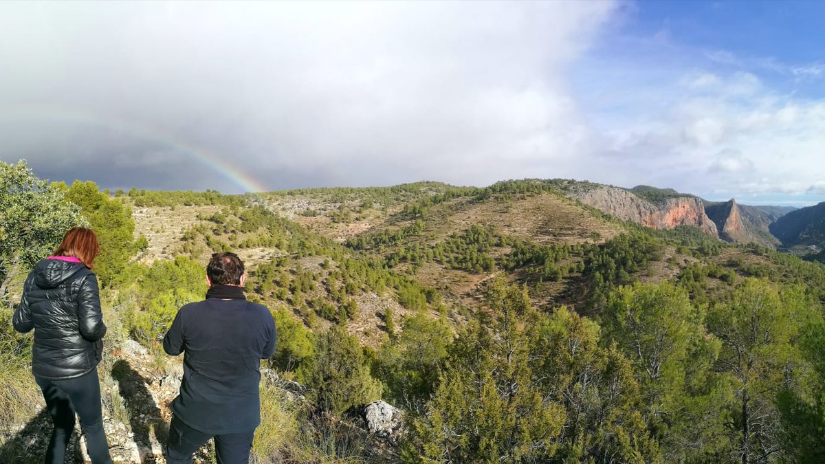 Deseamos un 2021 cargado de esperanza, en el que poder seguir viajando por la #SierradelSegura ¡Os esperamos! Feliz Año Nuevo #TurismoSeguro #TurismoRural