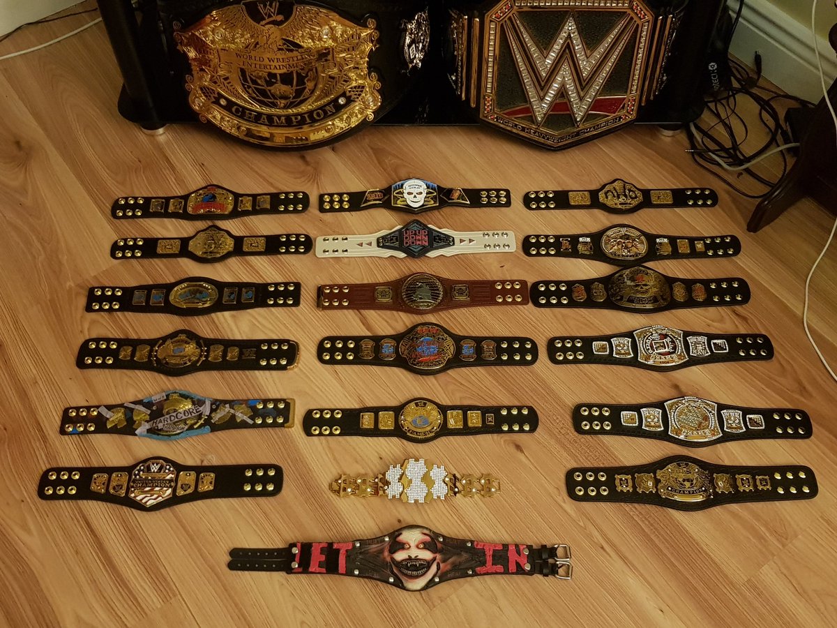 MarkOShea131's tweet photo. Three weeks later but we finally got them to Ireland!! Thanks again @WrestleRumble @solomonster https://t.co/xq0kuWsdLz