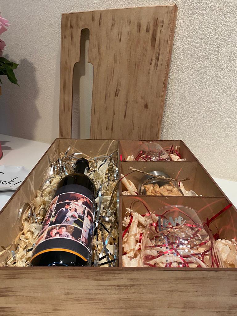 fcedillo1's tweet photo. Box de aniversario #Aniversario #sorpresa #cenaparados #mkvkeventos #MkVkeventos #tabladequesos @MkVkeventos https://t.co/NPEGc9T1n1