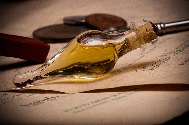 Hogwartssite's tweet image. Comparte este frasco de Felix Felicis y tendrás un 2021 con mucha suerte.