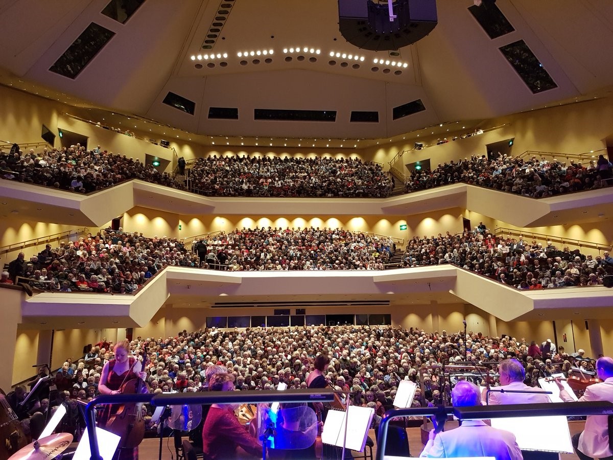 PeterHelps3's tweet image. Compare and contrast! First year in my working life (too many years to want to remember) that I will not be working NYE. Wishing everyone a happy New year, particularly to all my colleagues in the performance &amp;amp; events businesses for whom 2020 has been so rotten.