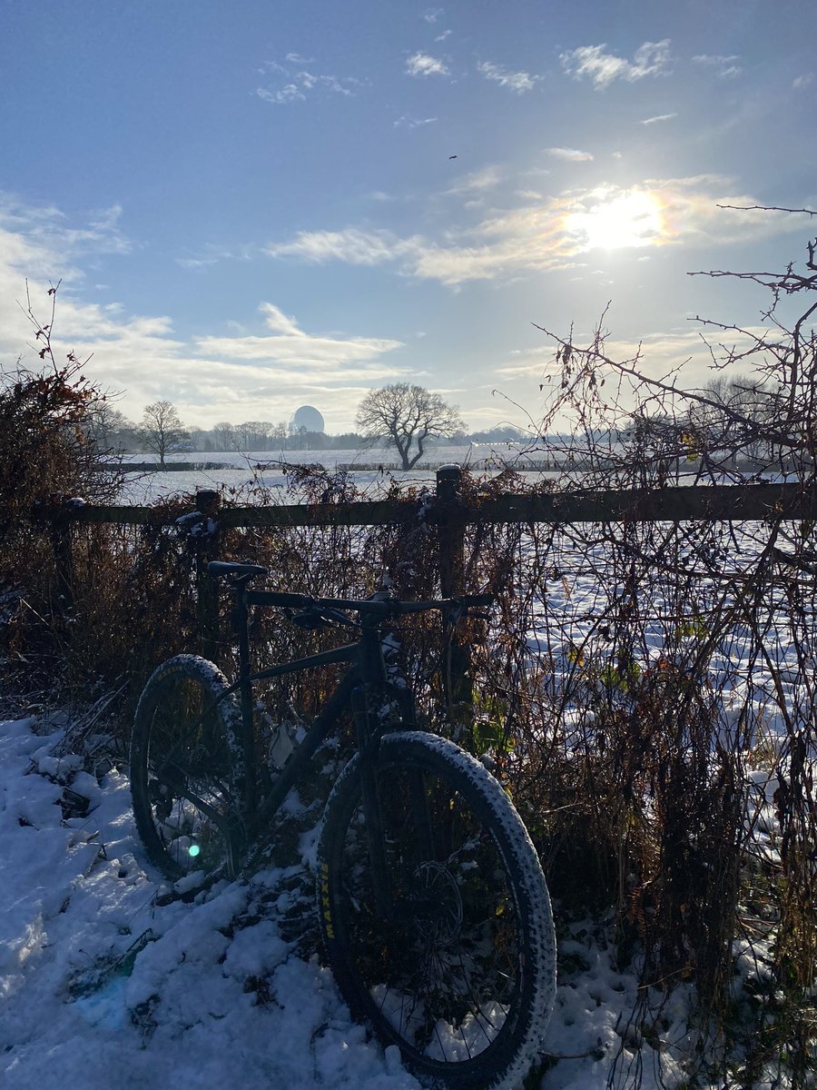 philedhatton's tweet photo. That’s the @rapha Festive 500 completed for another year. Extra challenging this year with all the snow &amp; ice. Beautiful day out there today... #Festive500 https://t.co/KbpHWoNGnc