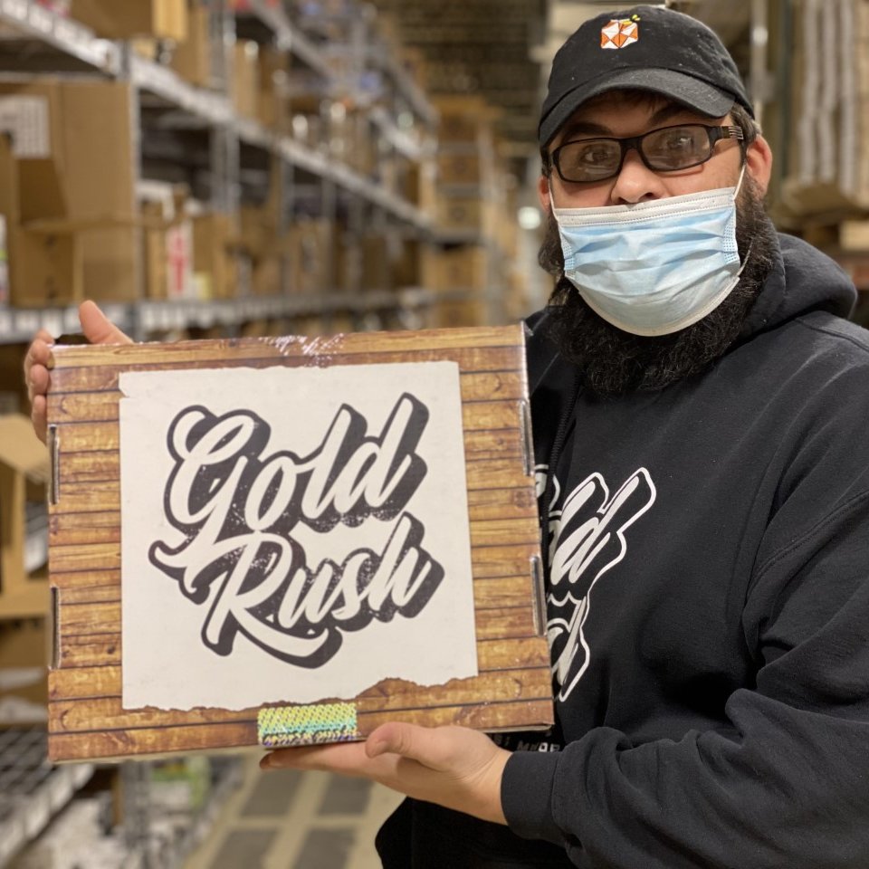 Let's start off 2021 right — with a giveaway! Do you want to win a 2020 Gold Rush Autographed Multi-Sport Jersey Edition Series 3 Box?

1) FOLLOW <a href="/SCCTradingCards/">Steel City Collectibles</a>

2) FOLLOW <a href="/collectGoldRush/">Gold Rush | CollectGoldRush.com</a>

3) RETWEET this tweet

Must be following both accounts to win. Winner picked 1/4/21.