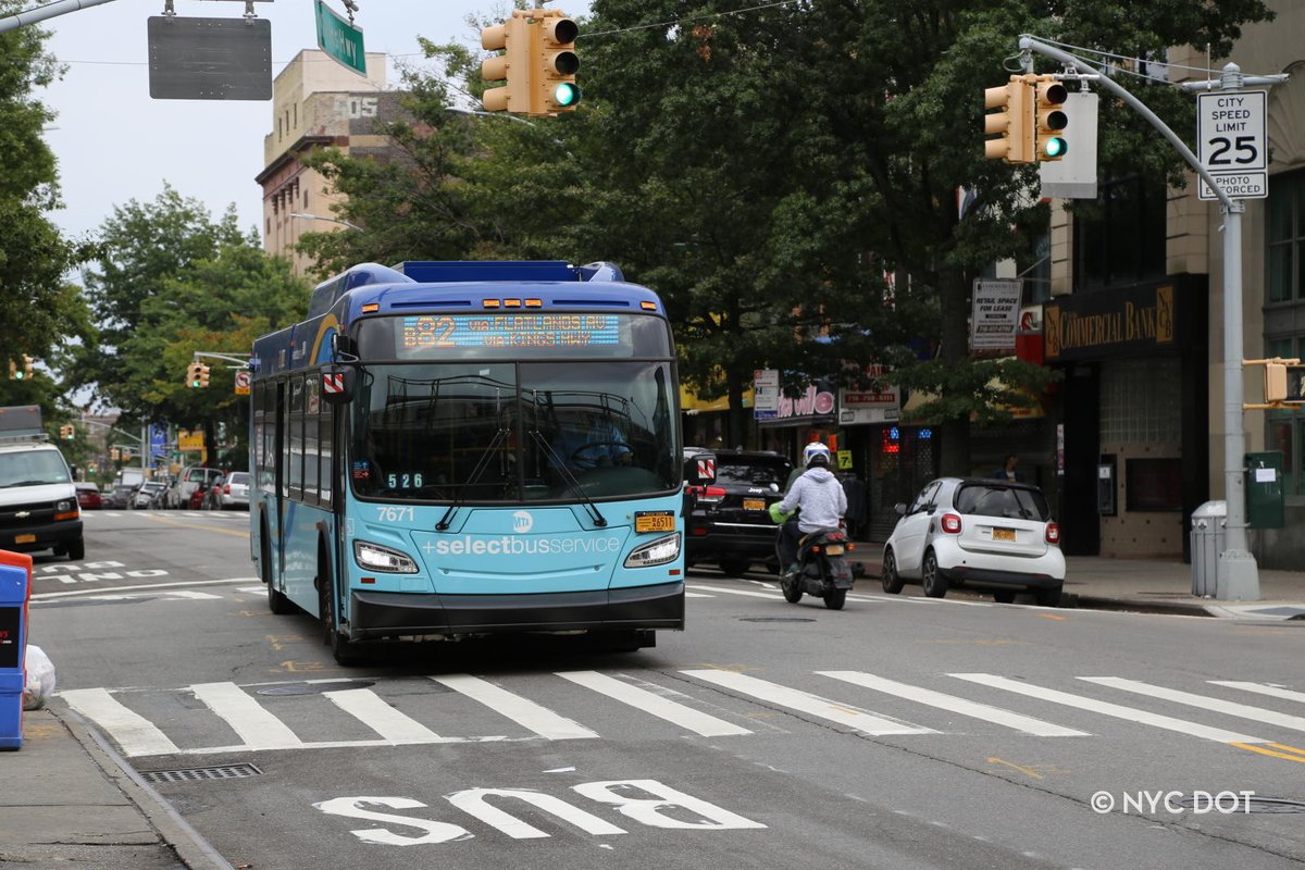 NYC_DOT's tweet photo. NYC DOT installed Transit Signal Priority at 648 intersections in 2020, more than double the annual goal of 300 in the Better Buses Action Plan. The benefits extend to 36 bus routes in all 5 boroughs, including 129 intersections along the B82 Select Bus Service route. https://t.co/oTWqBHr09q