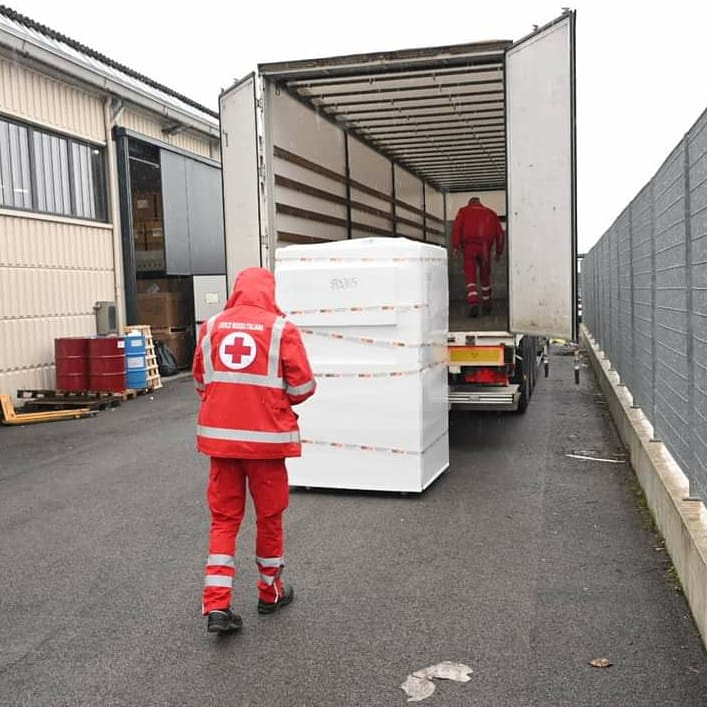 Degna conclusione del 2020
Coordinati dalla #SOR abbiamo garantito trasporto e consegna di  frigo, dall’azienda Kw apparecchi scientifici alle farmacie ospedaliere di #Grosseto, #Arezzo e #Livorno, per lo stoccaggio del vaccino anti covid
#CroceRossa #UnItaliaCheAiuta #CRItoscana