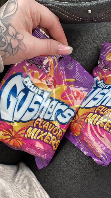 Whoever convinced the higher ups at @GeneralMills to start packaging #gushers in one large bag, thank<a class="tags" target="_blank" title="On Twitter" href="/?out=eyJ0eXAiOiJKV1QiLCJhbGciOiJIUzUxMiJ9.eyJpYXQiOjE3MjU4NDQ3MjMsImlzcyI6InR3cG9ybnN0YXJzLmNvbSIsIm5iZiI6MTcyNTg0NDcyMywiZXhwIjoxNzU3MzgwNzIzLCJyZWRpcmVjdF91cmwiOiJodHRwczovL3R3aXR0ZXIuY29tL0dlbmVyYWxNaWxscyJ9.toBlbL_juBSHmFVXq71nNp2dOcp-p4q0tzdPloC_tTbFwvWQ3GjTTzuXkX3jNVqf3T6o7Nzqb7gmJ1EyGoaBdA">@GeneralMills</a><a href="/tag/sweettooth"class="tags"><span>#sweettooth</span></a><a href="/tag/yum"class="tags"><span>#yum</span></a><a href="/tag/gushers"class="tags"><span>#gushers</span></a><a href="/tag/gushersflavormixers"class="tags"><span>#gushersflavormixers</span></a>