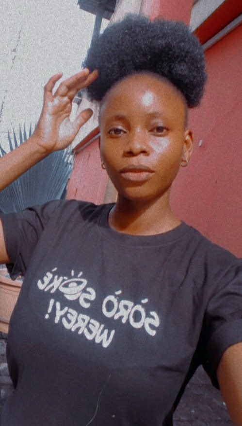 I talked to  @doctaler , he made a design in real time, I put it up for y’all to pick. Surprisingly many people liked it and showed immediate interest in the shirts. I decided to start with just 5. Shout out to  @OsakaromenO and  @Tumisebaby , they believed in me first and paid.