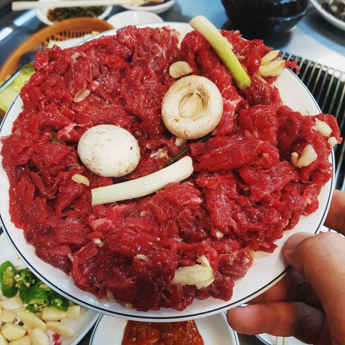 oneby6's tweet photo. 2020 끝날.

마장동 대구집 석식.
업진살 치맛살 육회.
역시나 명불허전 

©FREDDIESM 

#마장동 #한우 #업진살 #치맛살 
#대구집 https://t.co/QPSECklXWC