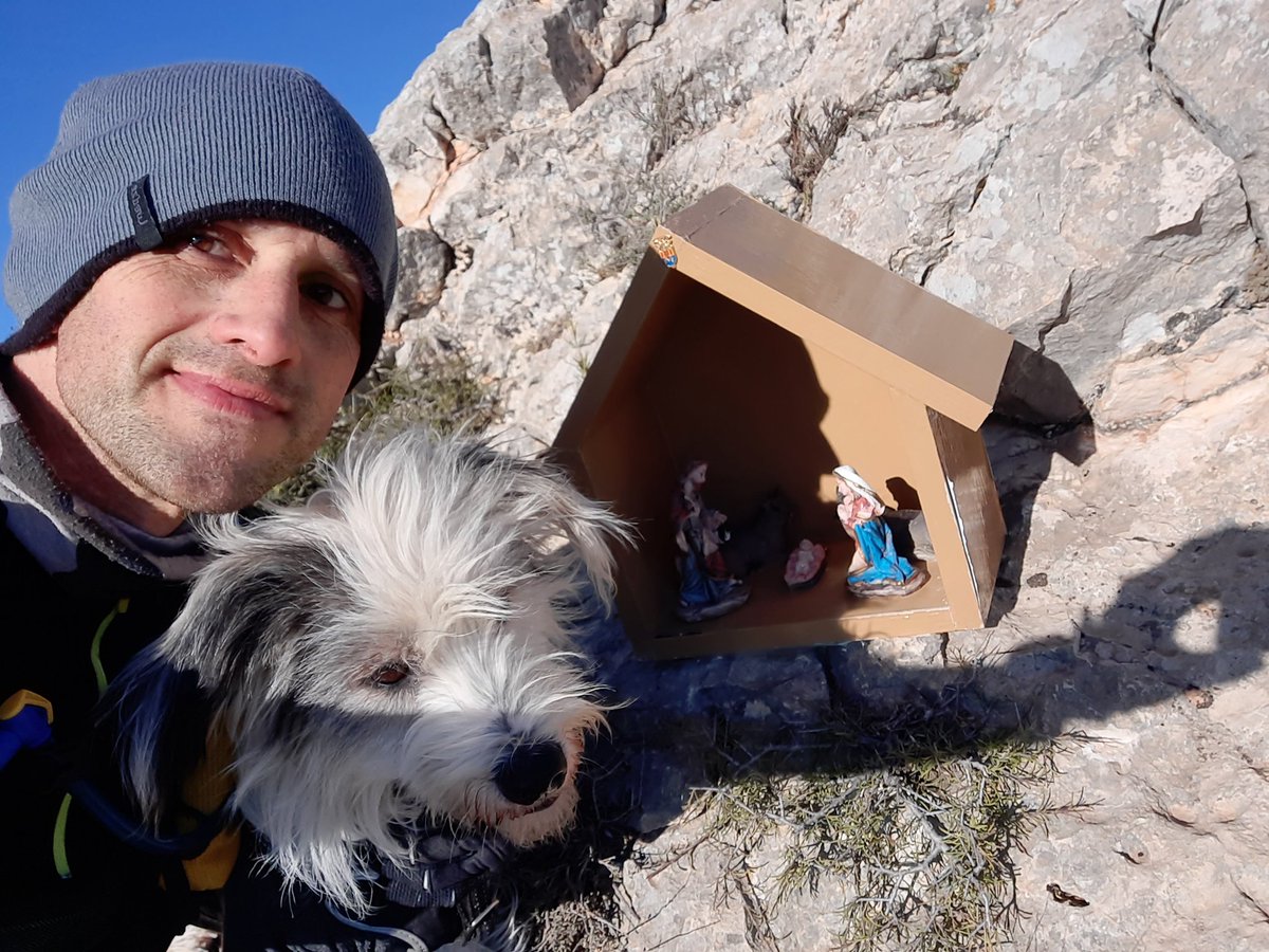 Jagger_2014's tweet photo. Hola amigos 🐵🐕🐴🐆🐷
Hoy ha sido mi última #Trail del 2020 ⛰ 😉 por mi sierra.He visitado el belén junto a mi compañero @DjMuela 😊 Espero que paséis buena noche amigos y #felizanonuevo2021 
#Crevillente #Perro #CrestadoChino https://t.co/xBgwxEAYyg