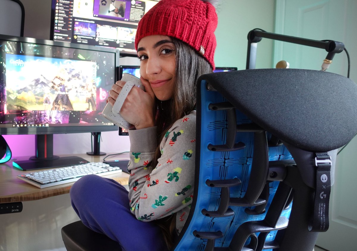 alyekly's tweet photo. Favorite gaming upgrade of the year = @LogitechG x @HermanMiller Embody chair! #ProvidedbyLogitech
Stay cozy everyone 🥰❄️ https://t.co/IsOitsSI6d