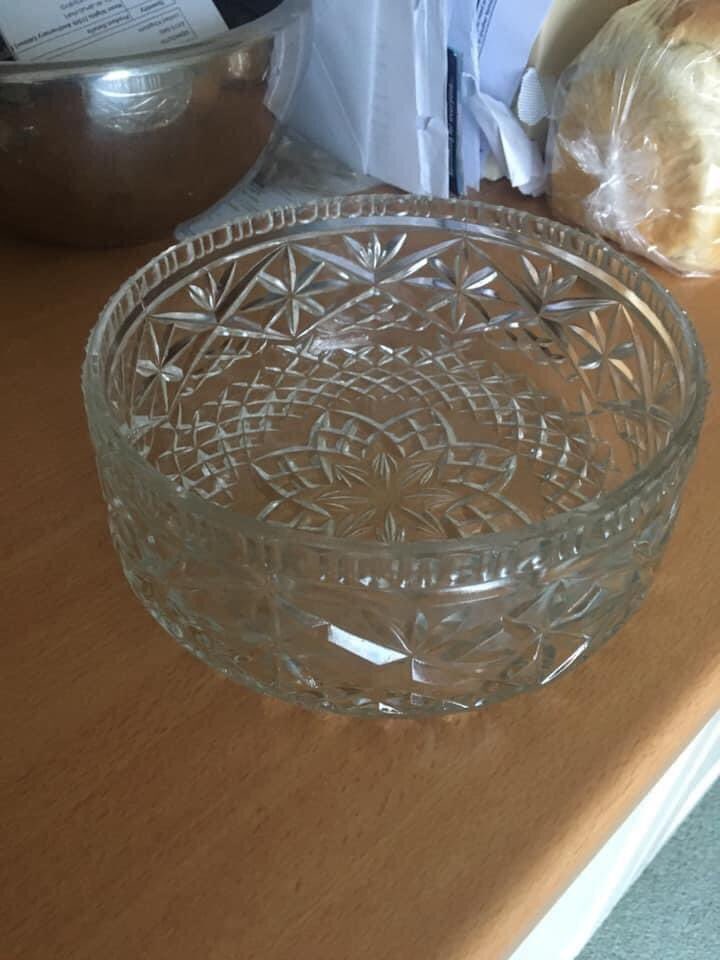 December 2020:Had a Herts County Youth Orchestra Class of 1856 zoom reunion with  @solsolntze and a few of the gang (we’ve been pals since we were 13. that’s 10 whole years); bought a very manly trifle bowl; embraced Xmas; sold the top one, bought the bottom one (last pic)