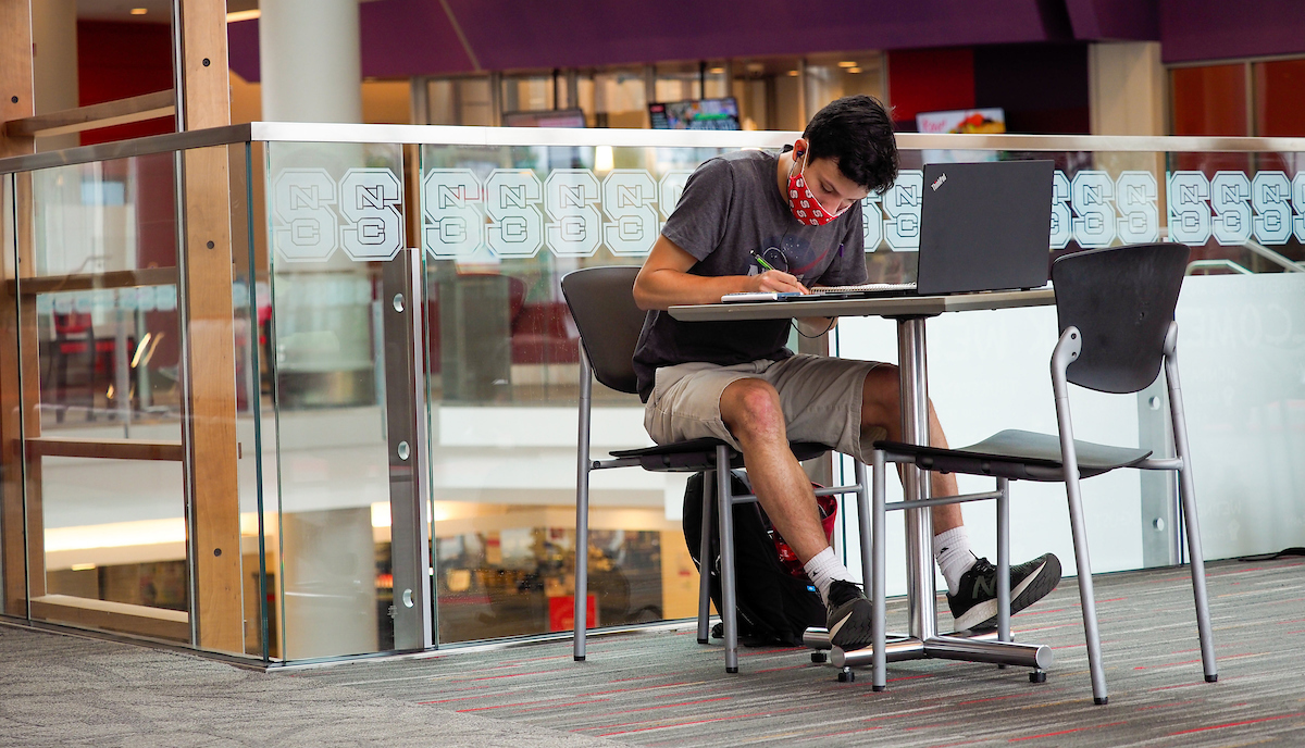 applyncstate's tweet photo. Exploratory Studies is a program for first-year students to help them find a "best-fit" major 🧭 #12DaysofNCState About 20 percent of each first-year class enters NC State with @NCSUExploratory! Learn more here ➡️ https://t.co/ad5ZVUag3P https://t.co/FNmBBH44wq