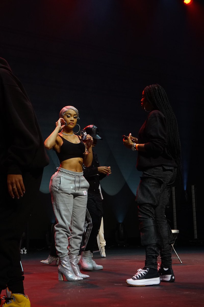 Saweetie's tweet photo. tonight 🖤 @budlight https://t.co/JaaIIY7cWj
