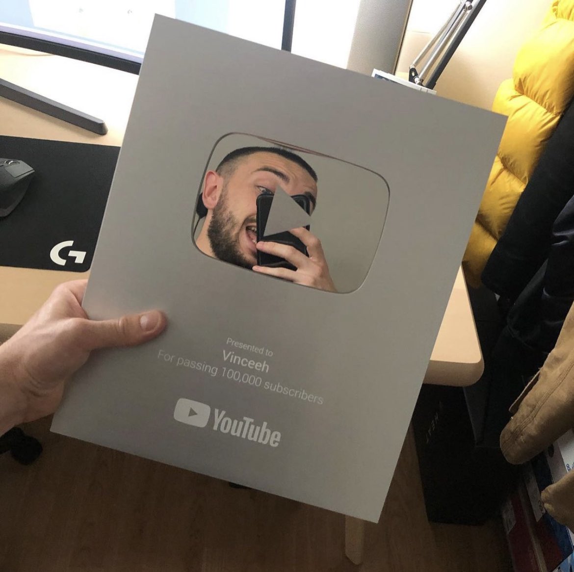 Vinceeh_'s tweet photo. Bon bah 2020 c’est fini et j’ai validé 4 de mes objectifs principaux : 

- Obtention de mon Master 1 en Digital Marketing 📖 

- 100.000 abonnés sur ma chaîne YouTube 📺

- Déverrouillage de la 97/1 SW 🌈

- Achat de mon 1er appartement 🔑 

Force à tous pour 2021 les BG 🙏🏻❤️ https://t.co/2anYX5fyMv