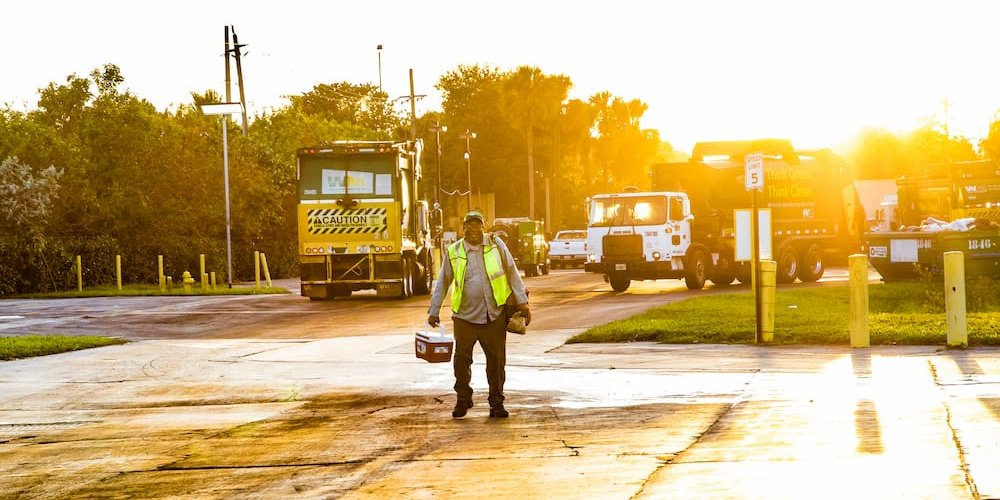 WasteManagement's tweet image. As we say farewell to 2020, we look forward to a clean, sustainable and bright future. From the WM family, we wish you a happy, healthy New Year!