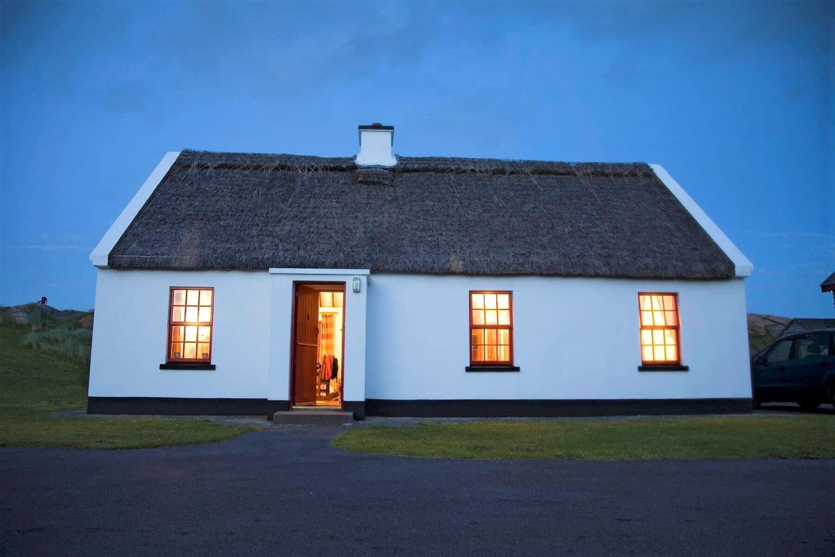 DeMOMcrat's tweet photo. Irish New Year tradition:
Shortly after midnight, people open their front door to let the old year out and welcome the New Year in. ๐ชโณ
To honor that tradition and facilitate the unfettered exit of 2020, Iโve torn out all doors & windows to my home.
#FOff2020 https://t.co/FBB1ouGtR4