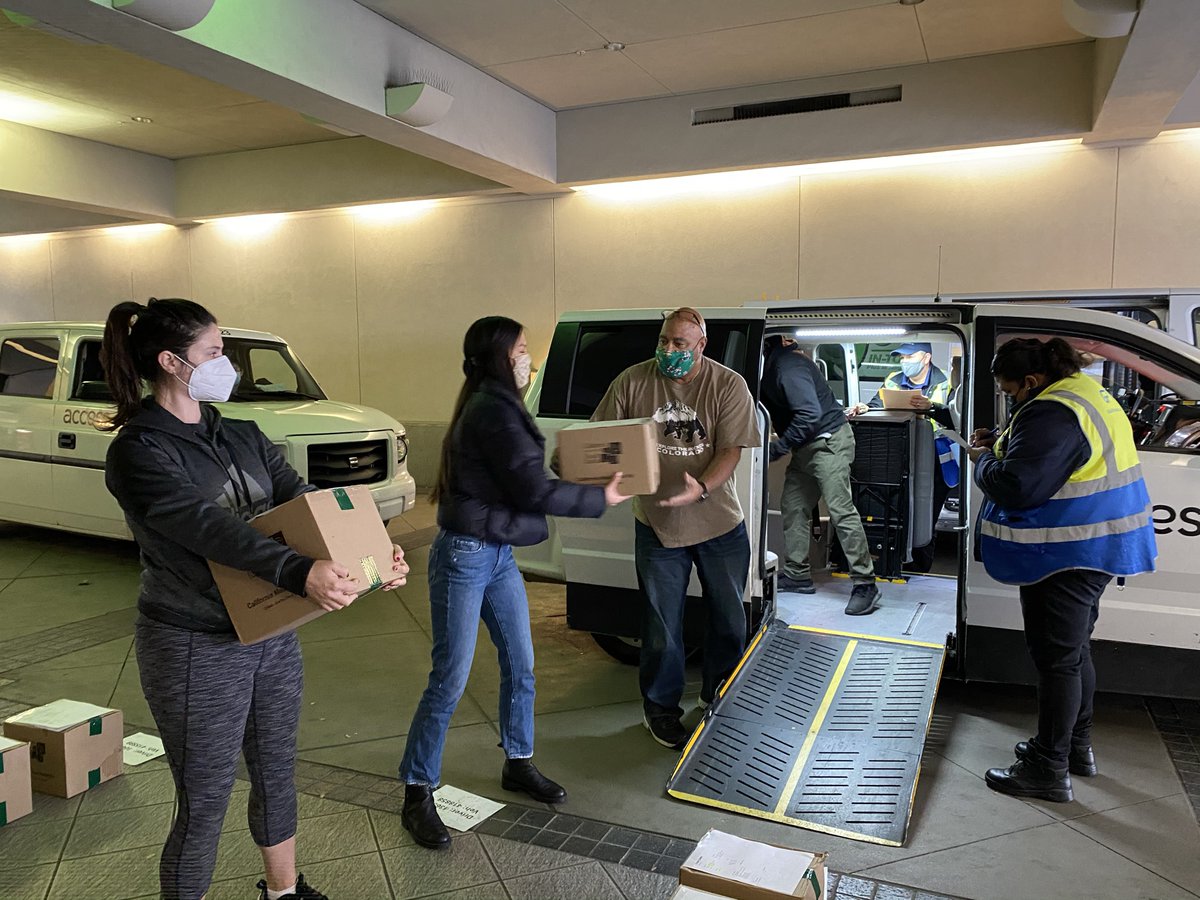 iDidGood2Day's tweet photo. Last Tuesday, December 29, we did another round of deliveries to the seniors in the LA area. We are so thankful for everyone helping us to accomplish this!
#IDidGood2Day #seniorcare #volunteerbased https://t.co/8i06bqJX5K