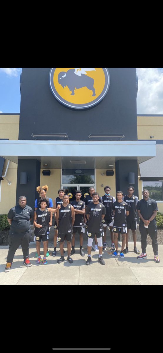 BigHomie_Tom's tweet photo. 2020 Was My Year
🔘Played D1 Basketball @GoJSUTigers 
🔘Won @ESPYS for Viral 3pt shot
🔘 Appearance on @TheTodayShow 
🔘 Started AAU Organization @snackpackelite with @iam_dwil (16-6) with 1 Championship🏆 
🔘@BWWings Sponsorship 🔥
🔘Met the president @JoeBiden
All God 🖤🤞🏾 https://t.co/XsdRfurNPd