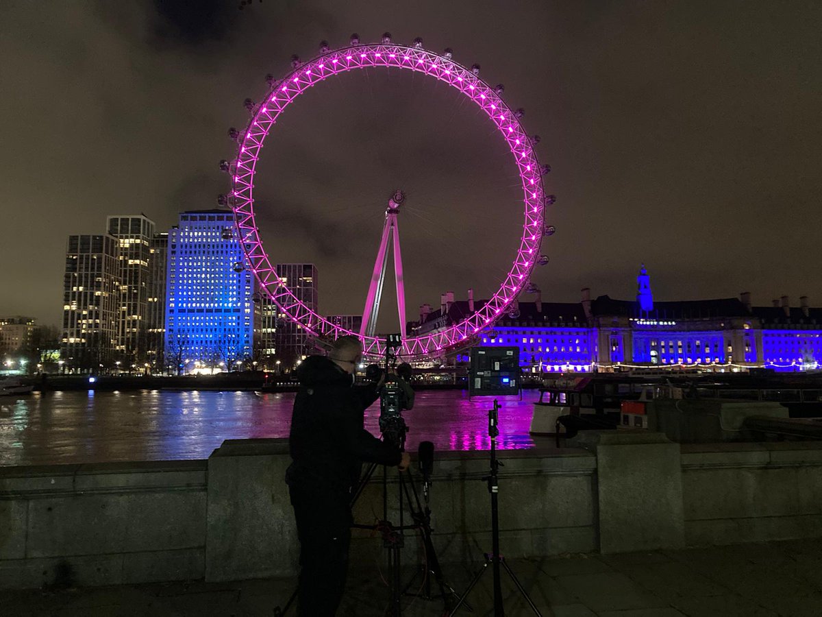 CobbSmith's tweet photo. Consultants from Chiron out on the streets this evening, of course, supporting local and national news media. Wishing all clients, consultants and our social media followers a very Happy New Year! #newsmedia #outsidebroadcast #backwatch #journalismmatters #newssafety #media https://t.co/d4jXgWciQU