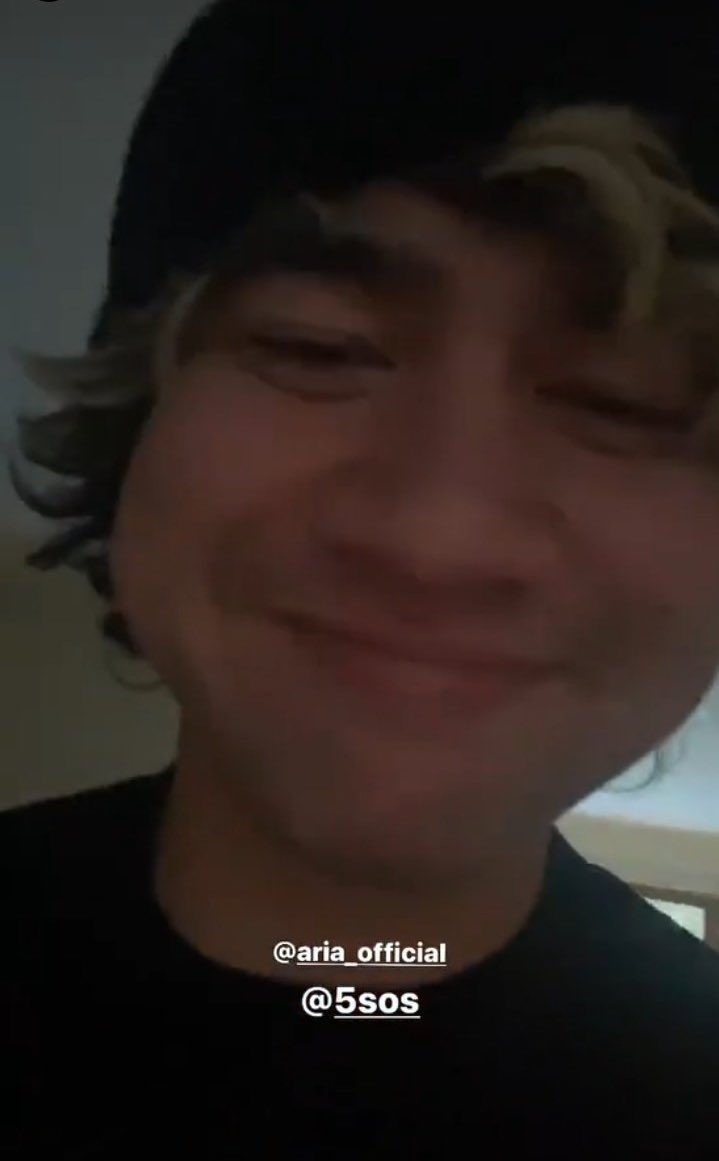 ctharchivs's tweet image. 2020 calum hood.