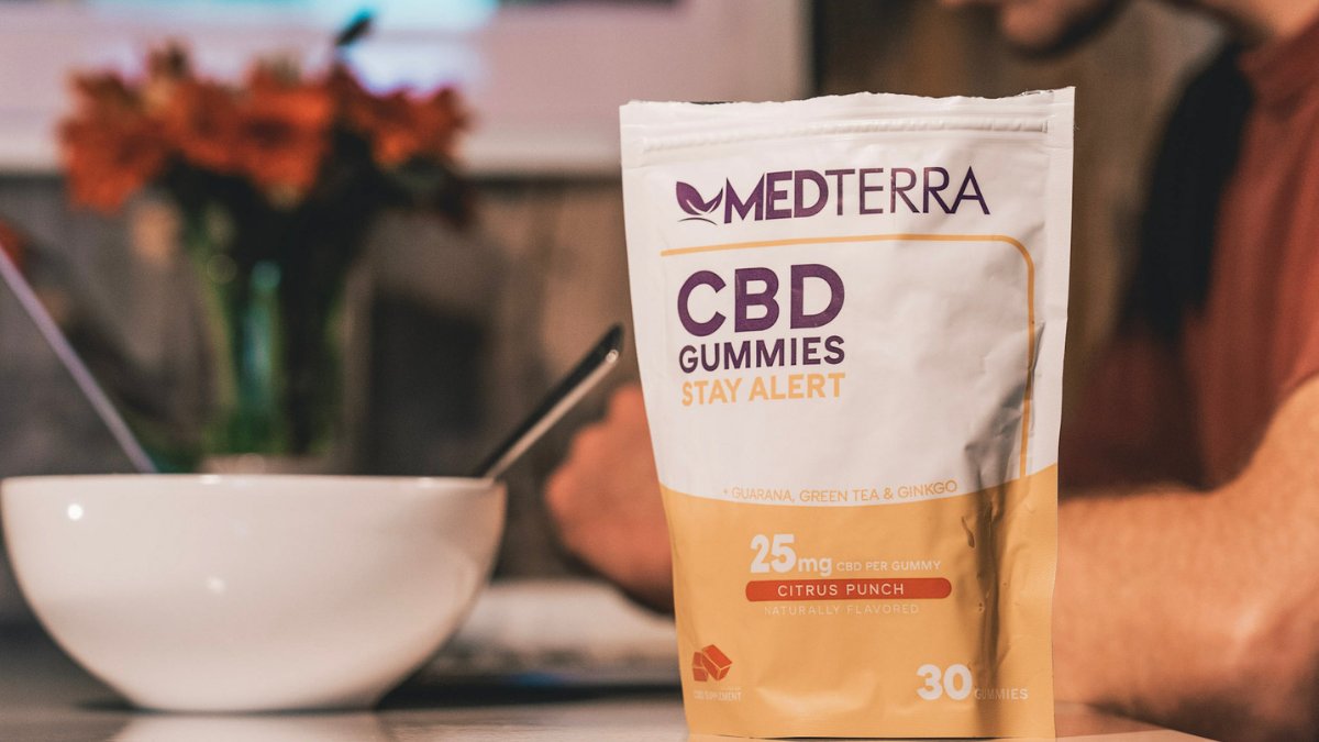 Medterra Stay Alert CBD Gummies Kept Us Relaxed &amp; Focused All Afternoon ministryofhemp.com/blog/medterra-…