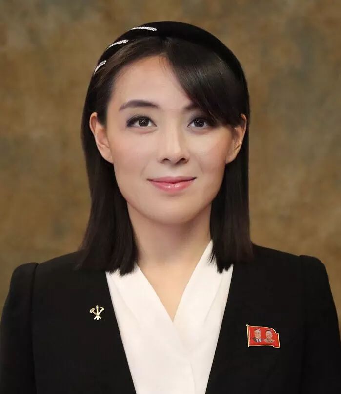 Hoomans worldwide started to simp over this future dictator.