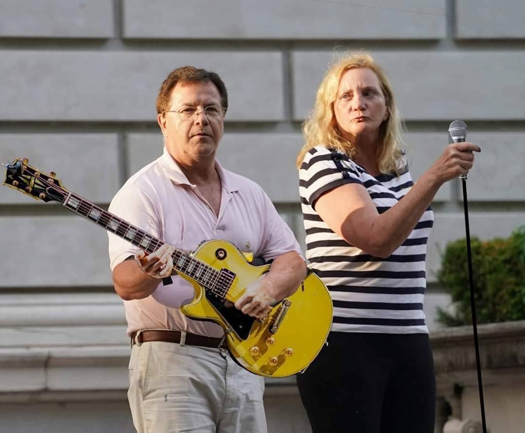 This couple became famous.