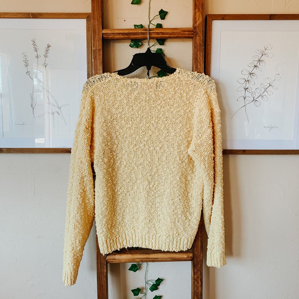 You NEED this cozy yellow sweater 😍🌻
.
.
#vintage #wearvintage #buyvintage #shopvintage #shopamarillo #shopsmall #shoplocal #shopsustainable #shopsustainablefashion #sustainability #sustainablefashion 

Casualconversationshop.com 💕