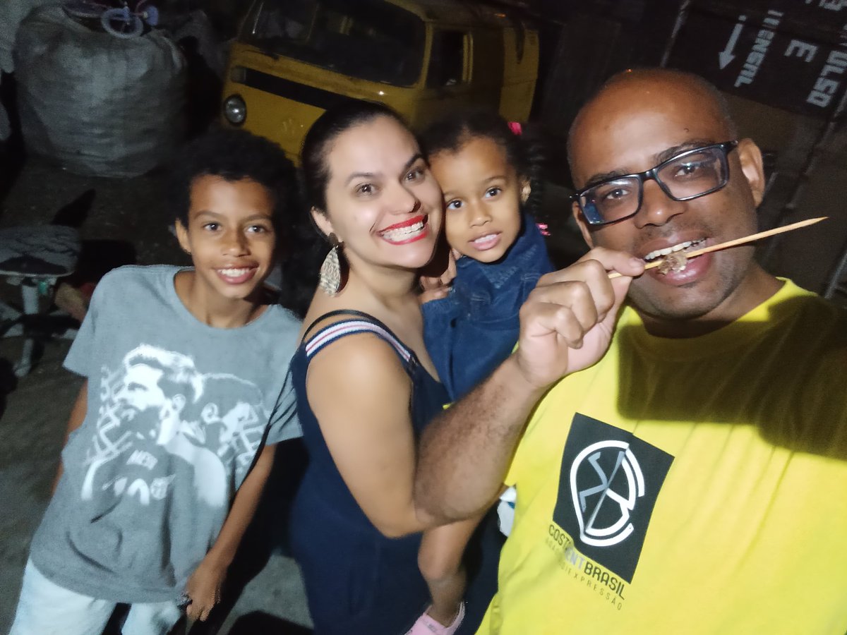 CanaldoNegaoo's tweet photo. Família Negão passando pra desejar pra todos um 2021 de muito sucesso ...fé em Deus e vamo que vamo. https://t.co/ujoUzJ6aFD