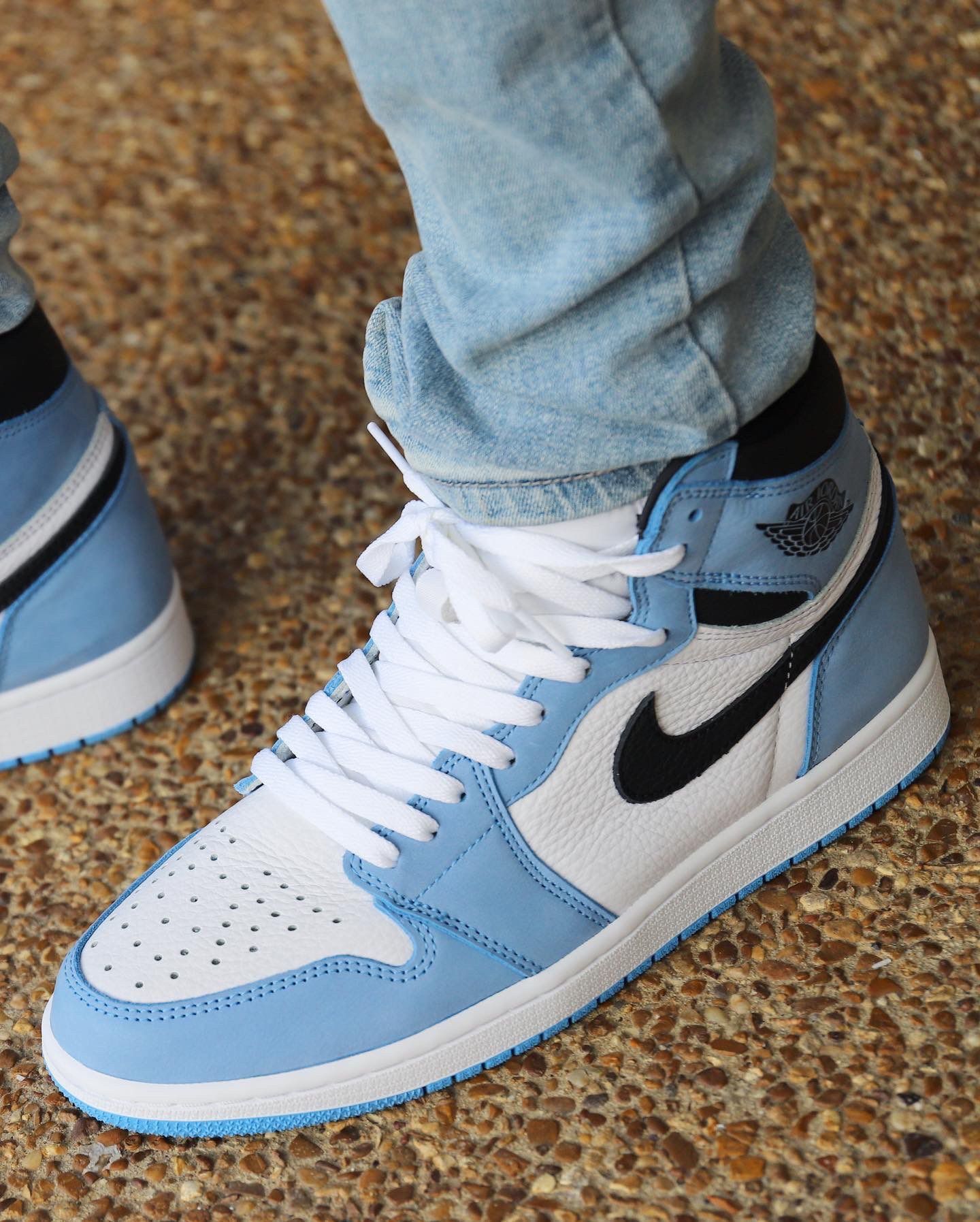 blue jordan 1 laces