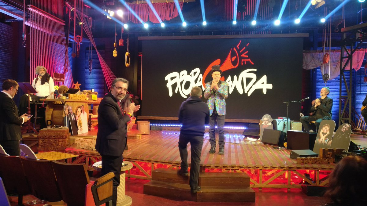 Grazie per essere stati con noi! Auguri di cuore da tutta #propagandalive ♥️
Ci vediamo venerdì prossimo sempre su <a href="/La7tv/">La7</a>