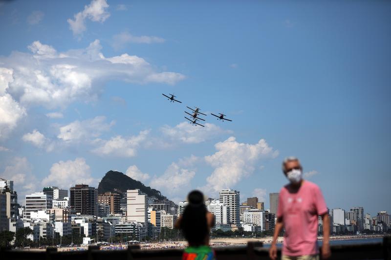 Reuters's tweet photo. Brazil reports more than 1,000 COVID-19 deaths for third straight day https://t.co/uVc7GXCNOR https://t.co/DjyPNyqMsw