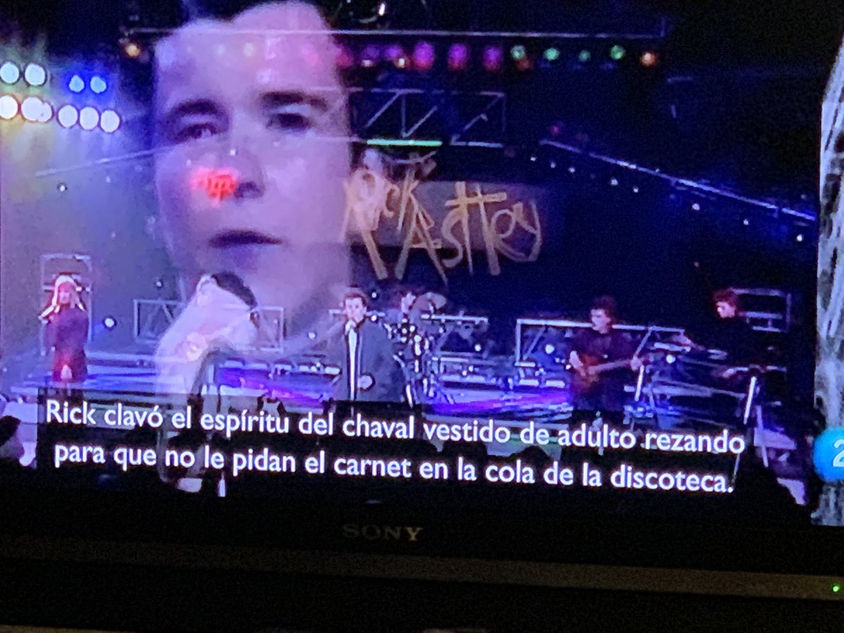 Cada año superándose...lo malo es que nos hacéis conscientes de los años que tenemos encima...que grandes. ...y los comentarios...😂😂😂...Lo mejor de la Noche Vieja. #CachitosNochevieja