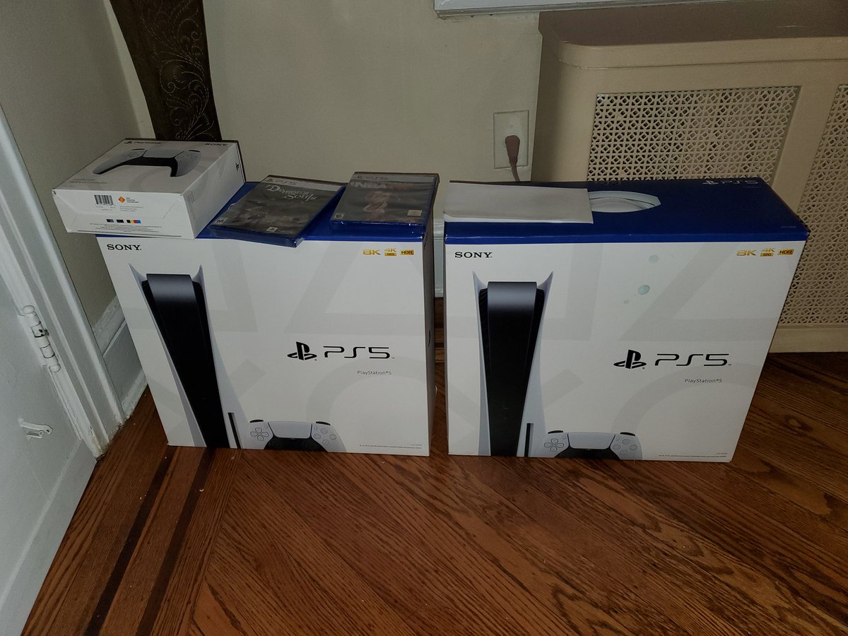 InfamousDjDyno's tweet photo. When @gamestop and @walmart  delivery at the same damn time. Thanks @TheSiteSupply @PS5Restock6 @PS5StockAlerts https://t.co/TCJSSpZjcJ