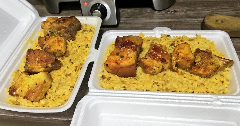 ElGorila_EC's tweet photo. Los puedes pedir con tiempo, al WhatsApp📲 0958685719, o venir a nuestras instalaciones.👣

Atención: martes a sábado, de 4 a 10 PM.⏱️

Instagram: ElGorila_EC.🦍

#MicheladasAlPaso🍻 #Choripanes🌭 #Moros🍲 #PieGrande🤪 #MásterGorila🤤 #PinkLemonade🍹 #ElGorila🦍 #GrillAndBeer https://t.co/qftDPnO661