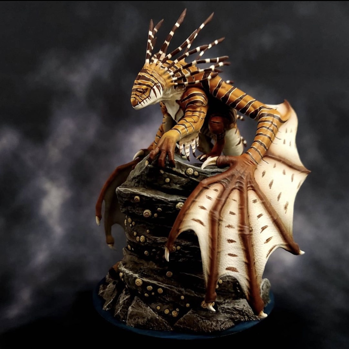 DragonTrappers's tweet photo. Finally, the Coastal Quillback Dragon! Another amazing paint job by Steven Smith on Instagram over at @slsmithminipainting
​Everyone have a happy and safe New Year's Eve! Let's ring in the new year strong! January's release is a great one!
​#dragontrapperslodge #printedmini https://t.co/wTmTVA2Yg9