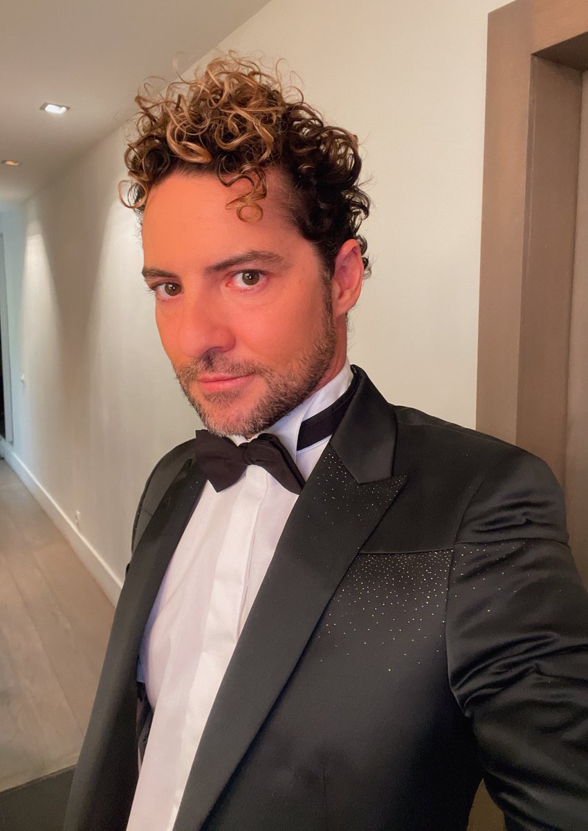davidbisbal's tweet photo. El último selfie del año. Os deseo todo lo mejor para el 2021.   os quiero https://t.co/aGJ4MAUQuc
