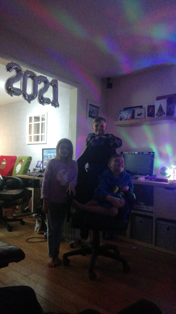 juliegray3's tweet photo. #bbcbignewyear Team Gray from Heywood 😁 https://t.co/DkMJ5eeDig
