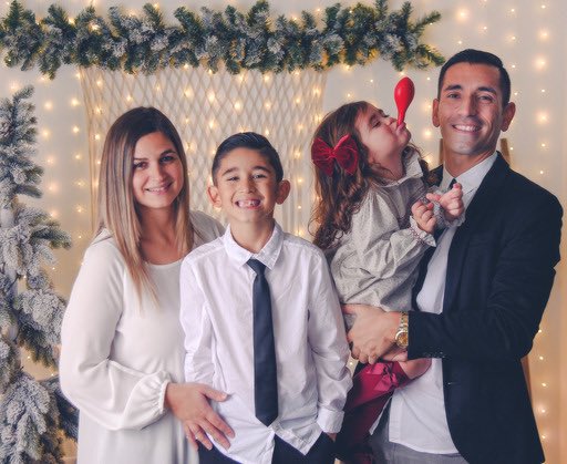 Yo y mi familia deseamos un Feliz Año 2021 de mucha Salud a todos,lo demás lo pelearemos como siempre. Mucho ánimo a todos 2021 es el año vamosssss!!!💪💪💪🤜🤛😘😉👏