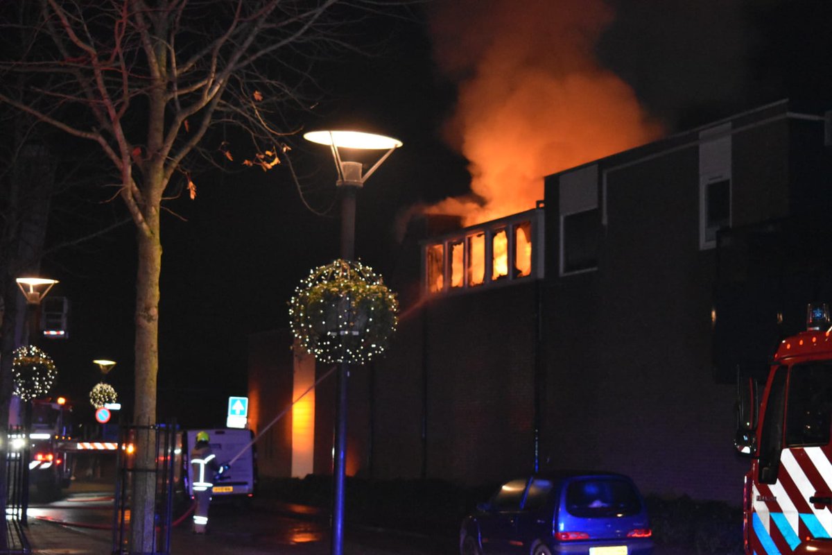 Melding brandweer Oranjeplein Puttershoek inzake grote brand
