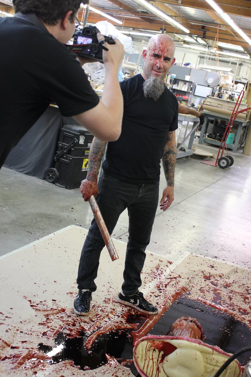 Happy birthday <a href="/Scott_Ian/">Scott Ian</a>!