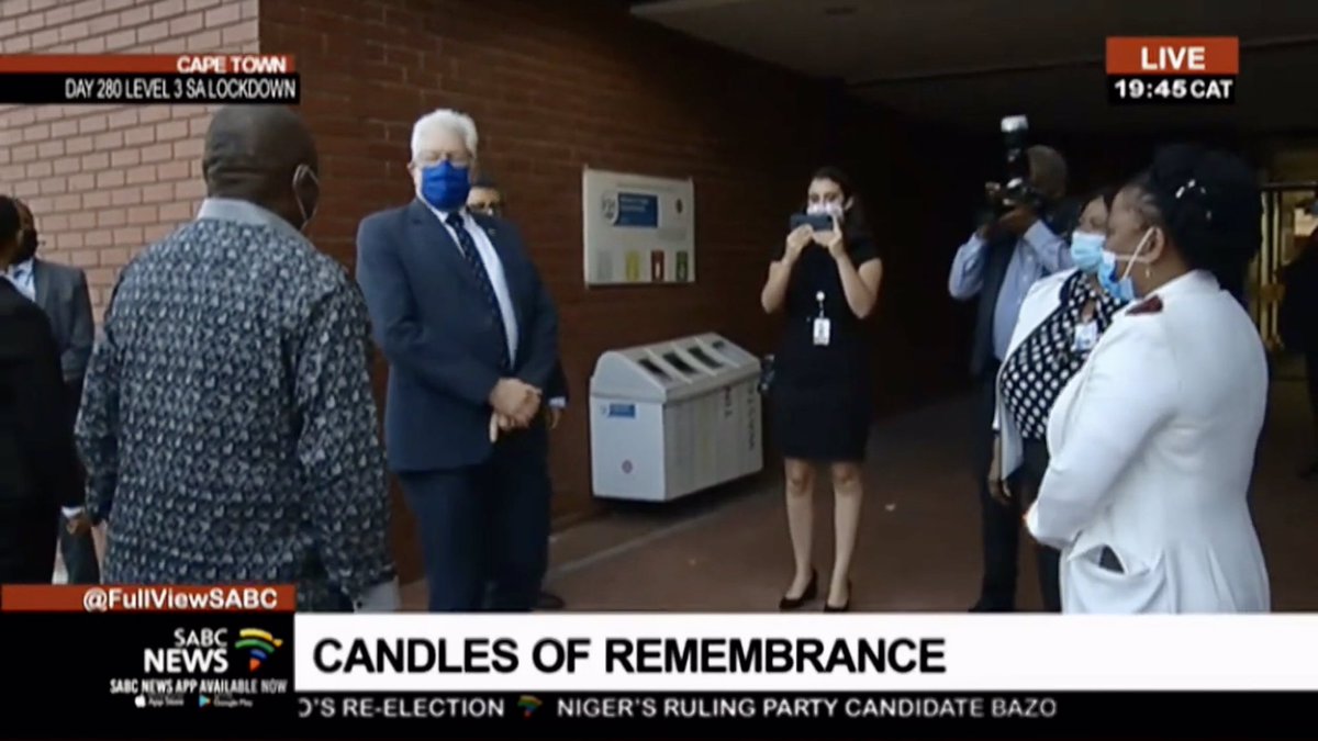 venter_larissa's tweet photo. Candle lighting ceremony at Khayelitsha Hospital in honour of those we have lost to COVID-19 and in recognition of our healthcare heroes ❤️ #NYE2020 #staysafe https://t.co/CQzD4JZYdr